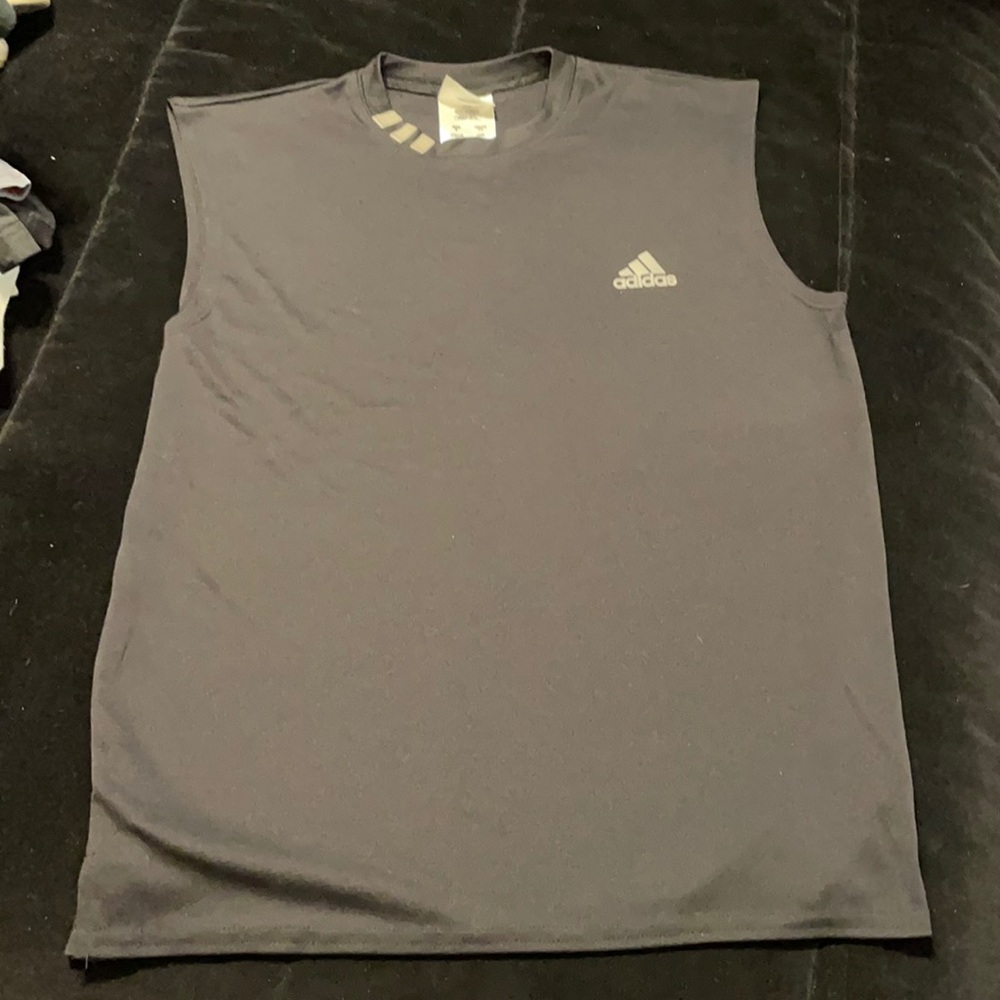 Men’s athletic shirt